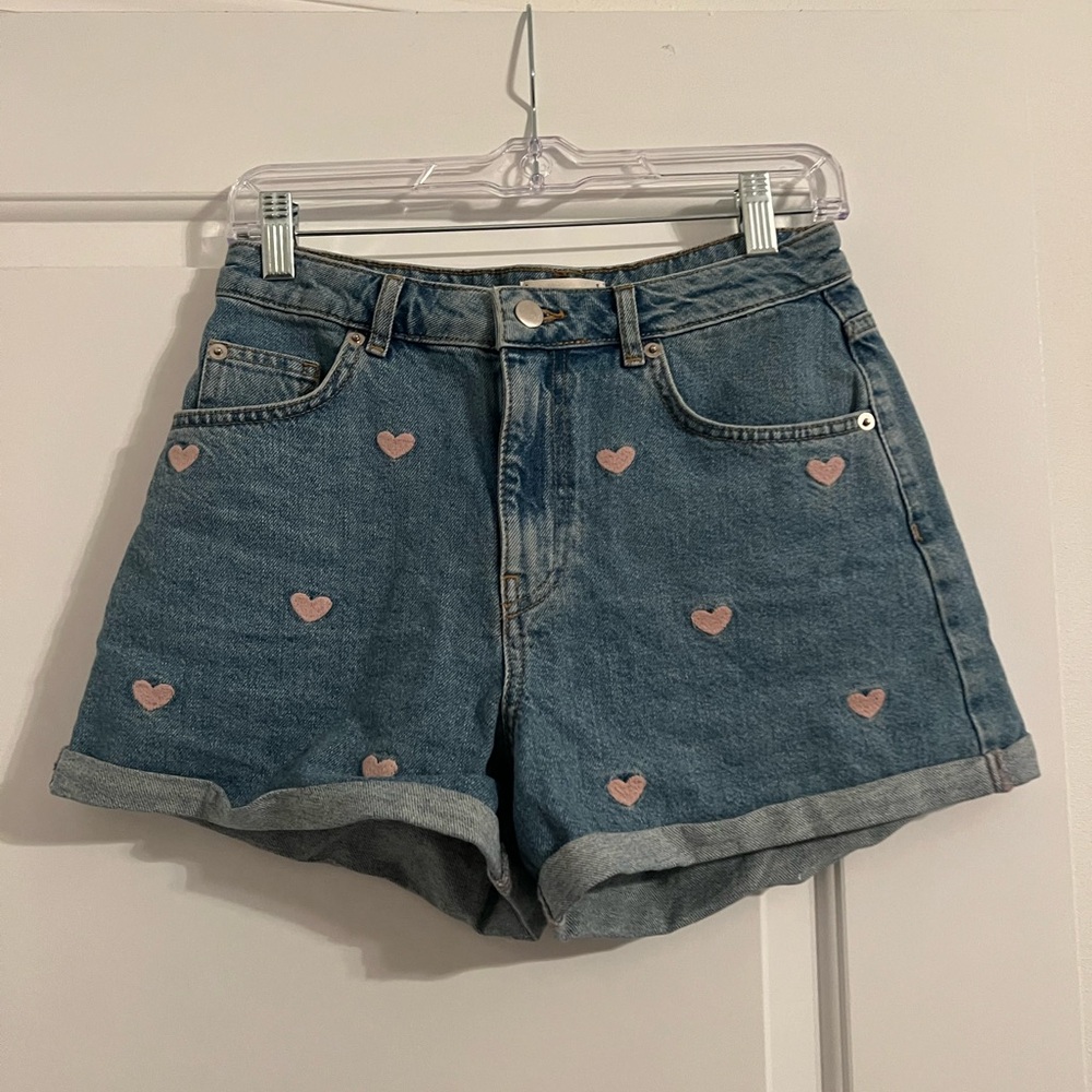 NWT Francesca’s denim heart shorts size 28